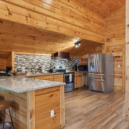 Hot Tub Fire Pit Game Room Theater Easy Access Sleeps 12 - Black Bear Lodge พิเจนฟอร์จ ภายนอก รูปภาพ