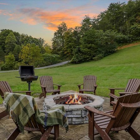 Hot Tub Fire Pit Game Room Theater Easy Access Sleeps 12 - Black Bear Lodge พิเจนฟอร์จ ภายนอก รูปภาพ