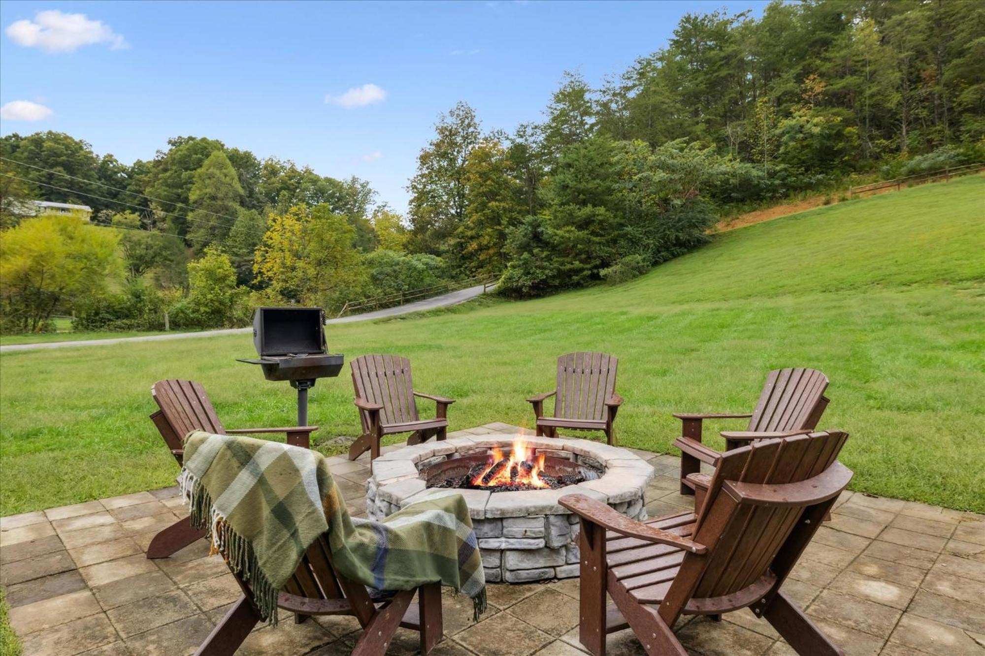 Hot Tub Fire Pit Game Room Theater Easy Access Sleeps 12 - Black Bear Lodge พิเจนฟอร์จ ภายนอก รูปภาพ